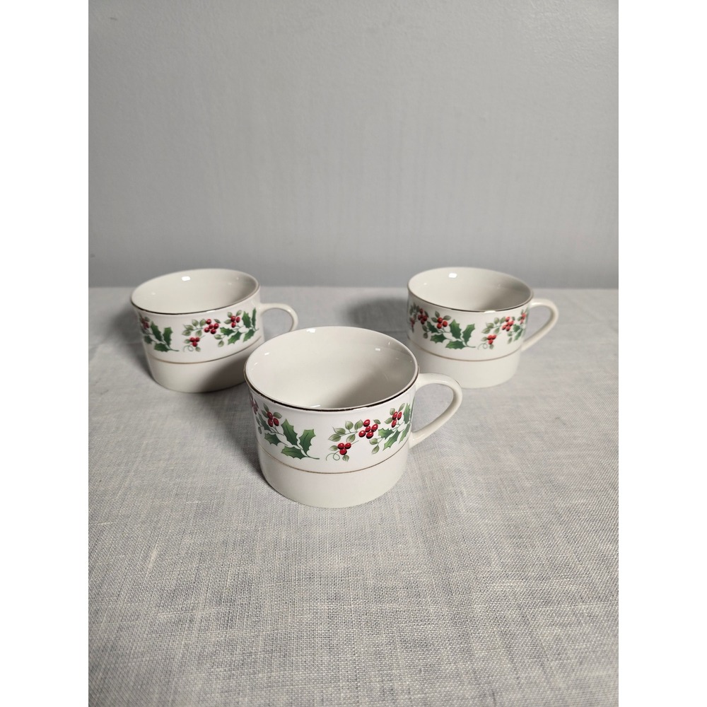 Gibson Everyday Coffee Mugs Holly Berry Christmas White Gold Trim Set of 3 OS